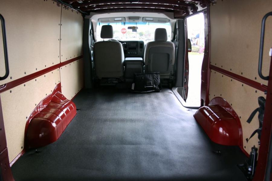  Nissan NV2500 HD 2012 года  (фото 30 из 38)